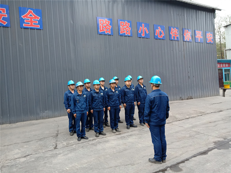 1634546784639064.jpg 泰龙车队的司机们 (2).jpg